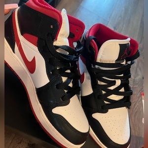 Air Jordan 1 MID GS